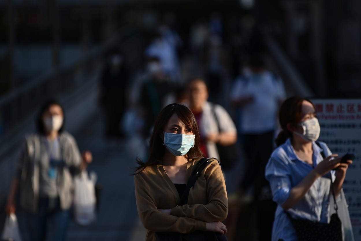 Japonezii, protejați și de Covid-19, și de căldură: măştile cu „aer condiţionat“ sunt soluția