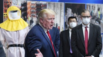 De ce nu îl vezi pe Trump cu mască niciodată. Explicațiile președintelui american