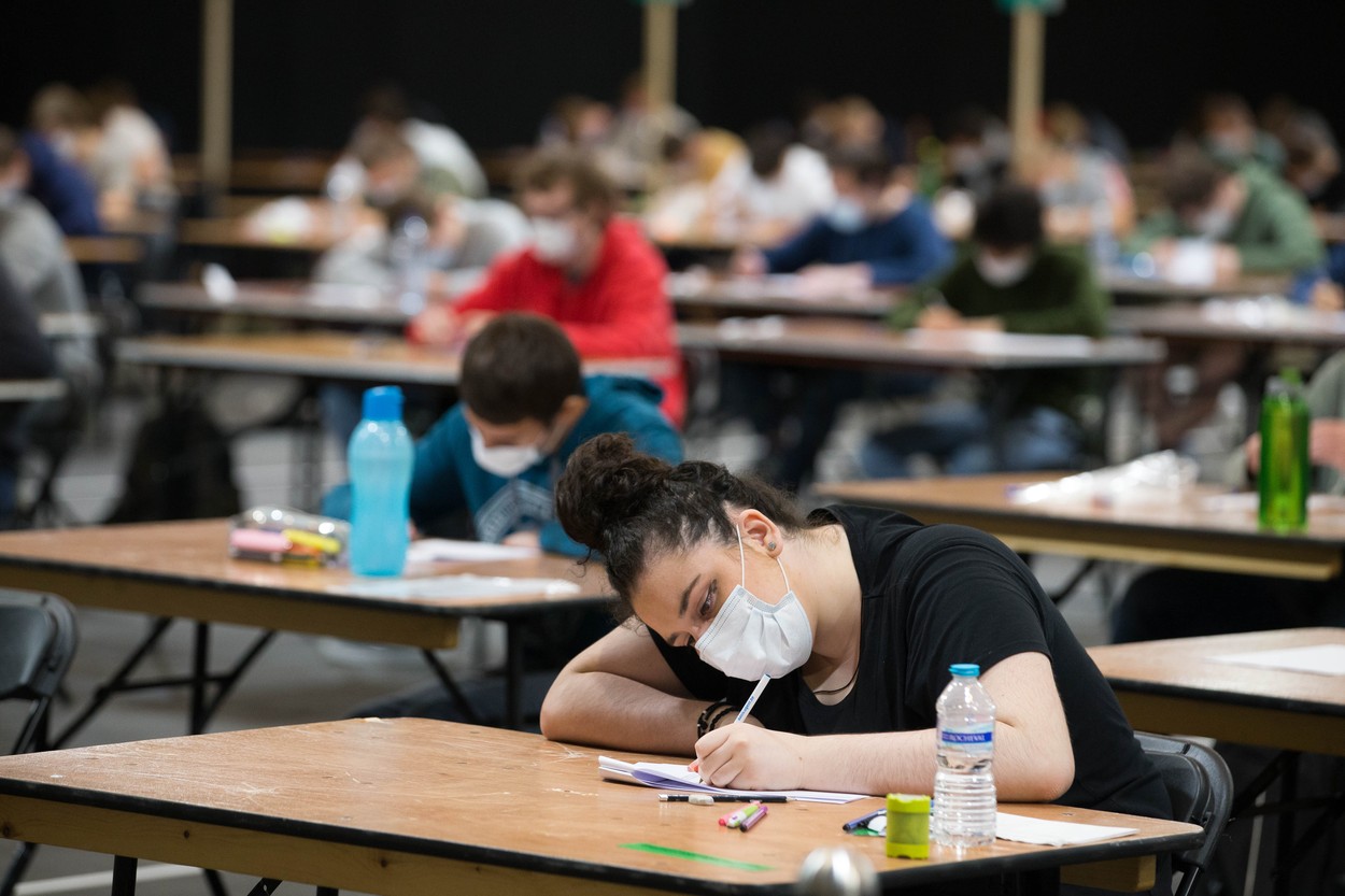 Achiziția de măști pentru elevi, anulată de Minister cu o săptămână înainte de începerea școlii. De ce a eşuat