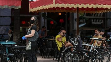 Pas cu pas, Grecia își revine. Redeschide restaurantele, cafenelele și repornește liniile de feribot