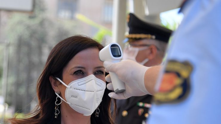 Reacția Ministerului Sănătății după ce mai mulți români s-au plâns că li se ia temperatura