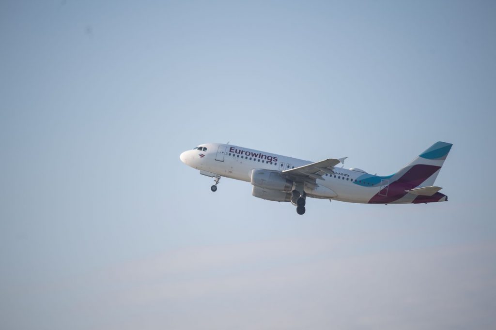 Un Airbus A320 Eurowings, cu 2 pasageri a zburat spre Italia, dar aeroportul era închis și s-a întors