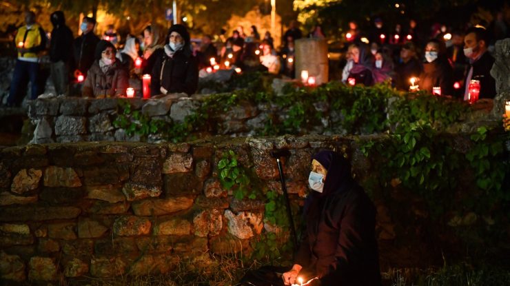 Reacții controversate la Învierea a doua de la Constanţa. Un bărbat l-a huiduit pe ÎPS Teodosie: Nu vă e rușine?