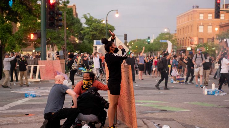 Proteste violente în SUA după ce un afro-american a fost ucis de un polișist alb. „Nu pot să respir”