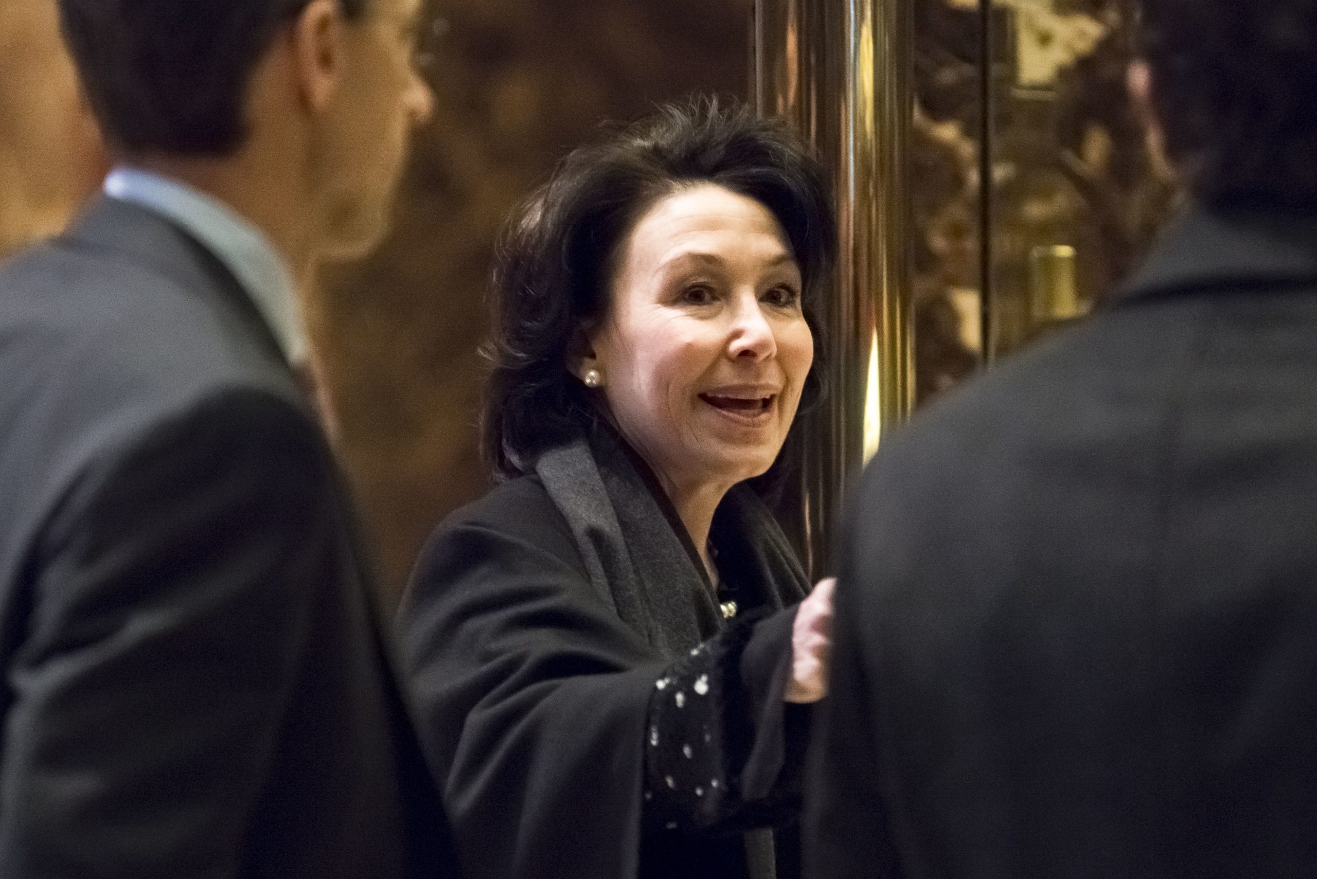 Sexul feminin e la putere: 37 de femei conduc cele mai puternice corporaţii americane. Una dintre ele are origini româneşti