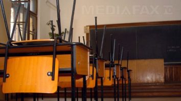 Anul școlar 2020-2021 ar putea fi înghețat dacă epidemia revine în toamnă