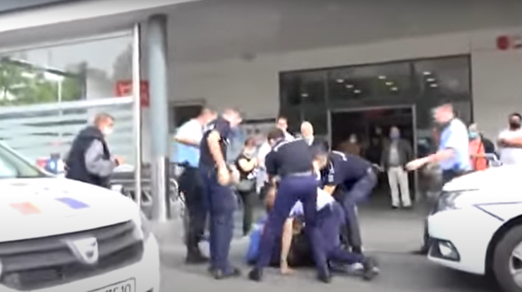 VIDEO Scandal la hypermarket din București. Trei persoane au refuzat termoscanarea, iar poliția a intervenit în forță