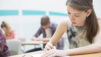 Testul care îi ajută pe studenți să identifice facultatea care li se potrivește. „Suntem destul de dezorientați când terminăm liceul”