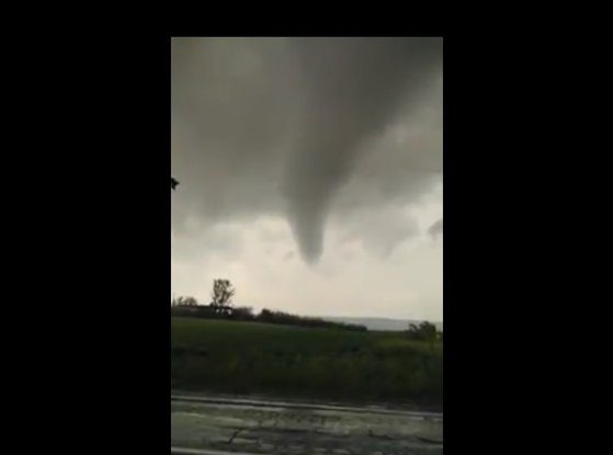 Momentul în care are loc o tornadă în Botoşani. Aproape 100 au fost în ultimii 14 ani