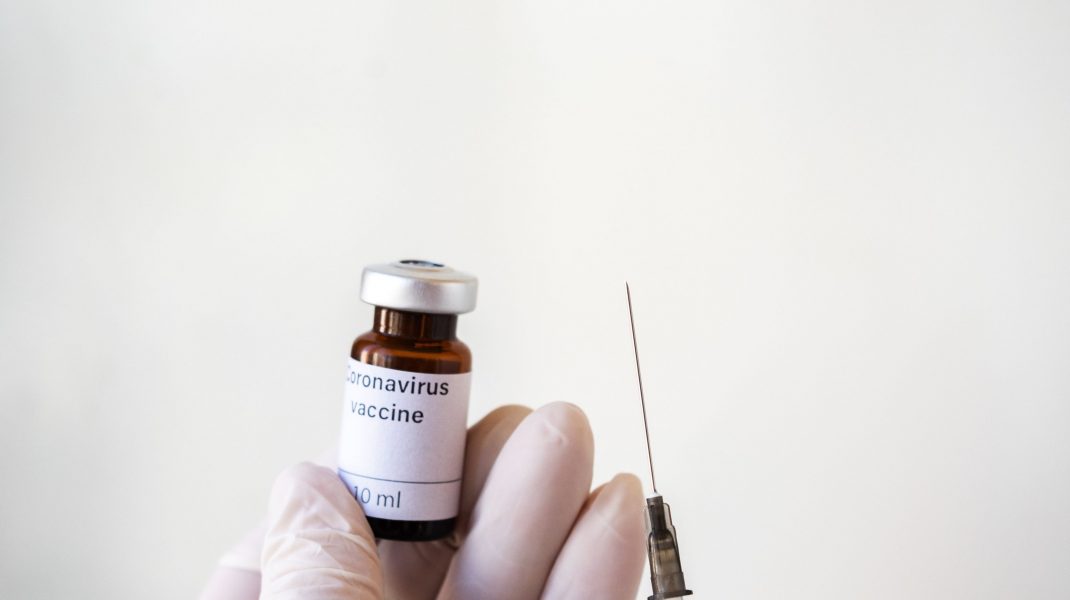 Rușii și-au injectat un potențial vaccin anti-Coronavirus. Cât ar dura până ca populația Rusiei să fie imunizată de vaccin