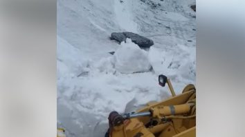 Să vezi și să nu crezi. Stratul zăpadă ajunge până la 6 metri, pe Transfăgărășan