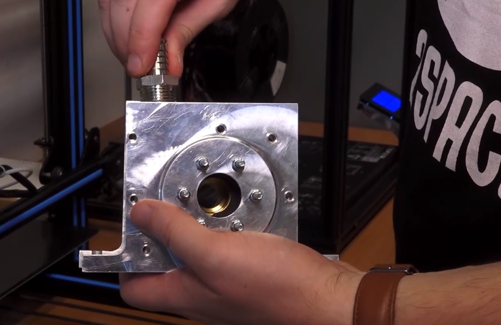 Racheta care l-ar face invidios şi pe Elon Musk, construită de 14 studenți români