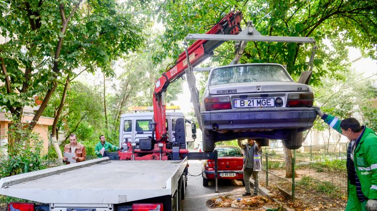 „Soarta“ mașinilor abandonate se schimbă. După cât timp vor fi ridicate de pe drumurile publice