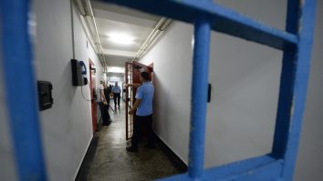 Deputații au votat pedepse mai mari pentru pedofili și pentru membrii familiei care comit infracțiuni sexuale față de un minor