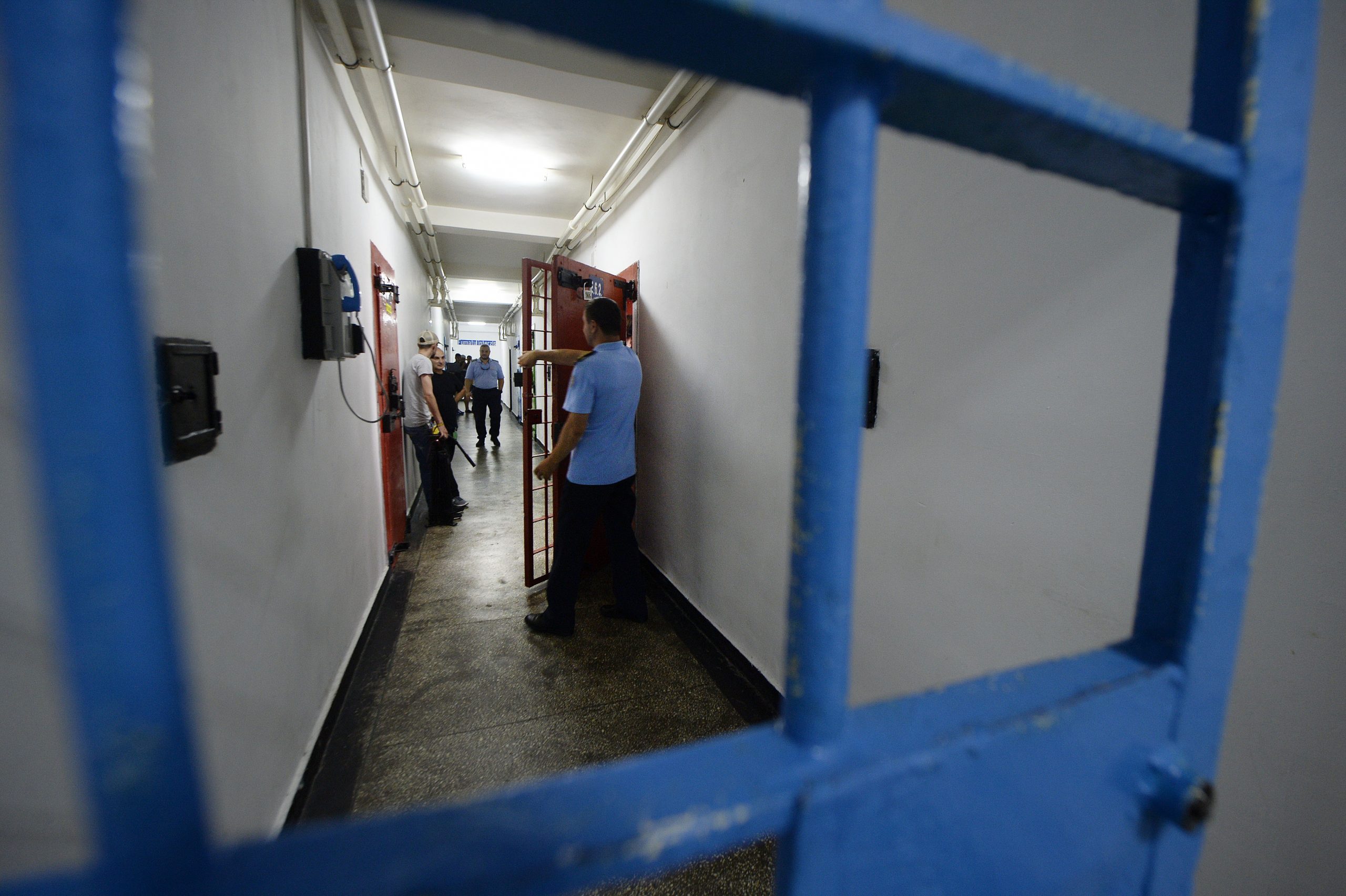 Deputații au votat pedepse mai mari pentru pedofili și pentru membrii familiei care comit infracțiuni sexuale față de un minor