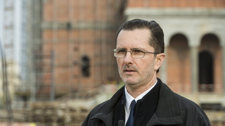 „Statuile lui Isus simbolizează supremaţia albilor şi trebuie dărâmate”. Reacția reprezentantului BOR