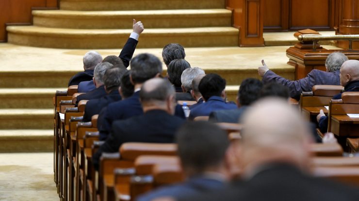 CCR a stabilit că nu există conflict de interese în privinţa moţiunii depuse de PSD