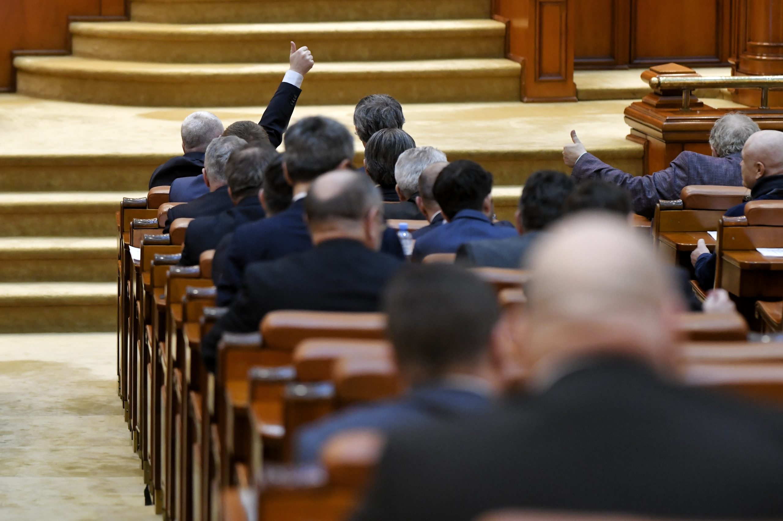 Avocatul Poporului atacă la CCR mai multe prevederi din legea carantinei
