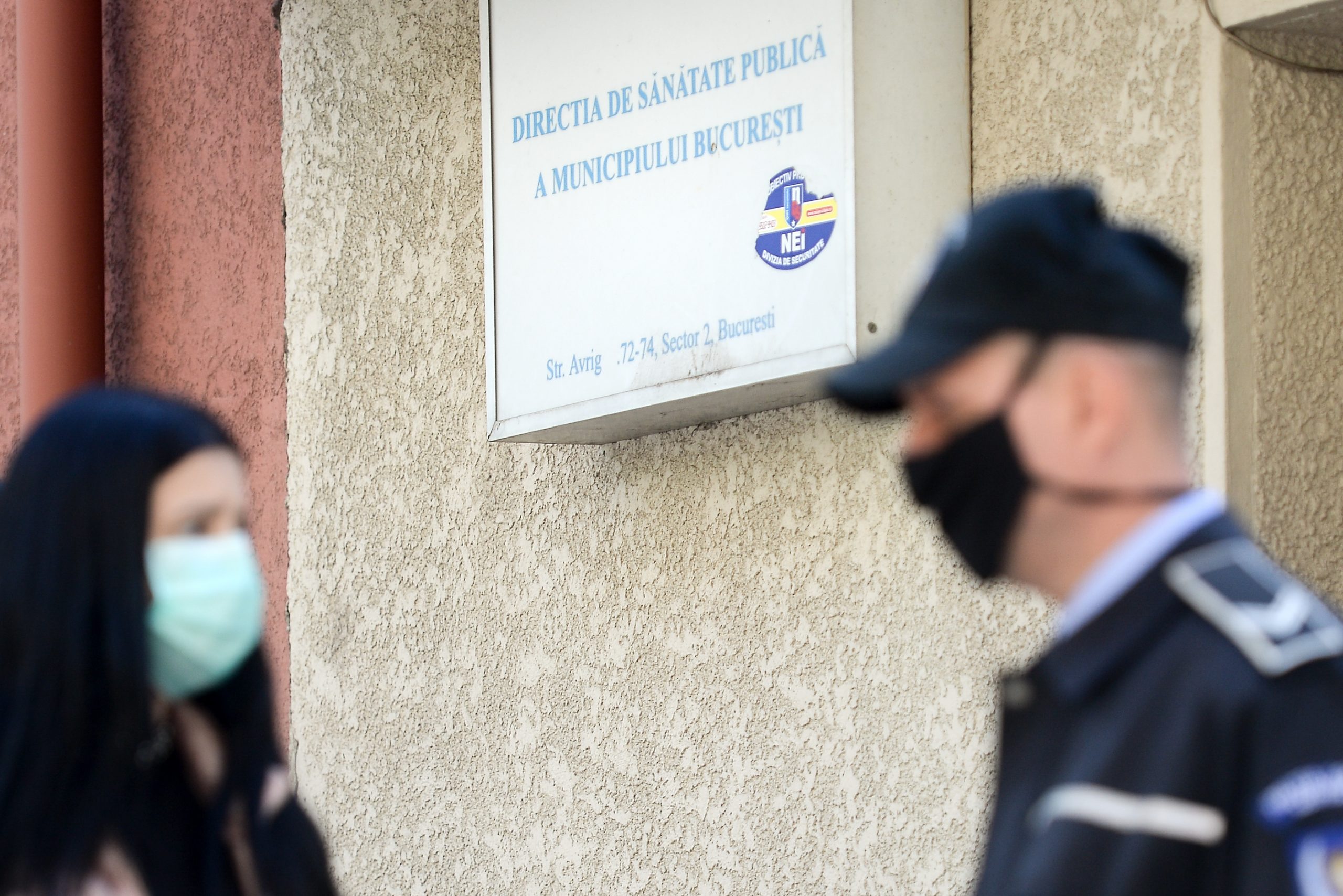 Nereguli la zeci de cluburi și restaurante din Capitală: alimente expirate și igienă precară. Activitatea unei terase a fost suspendată