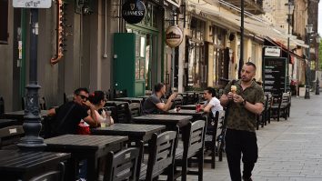 Tu știi ce înseamnă „timp limitat“ petrecut la terasă? Cum se va stabili, în practică, durata ieşirii în oraş