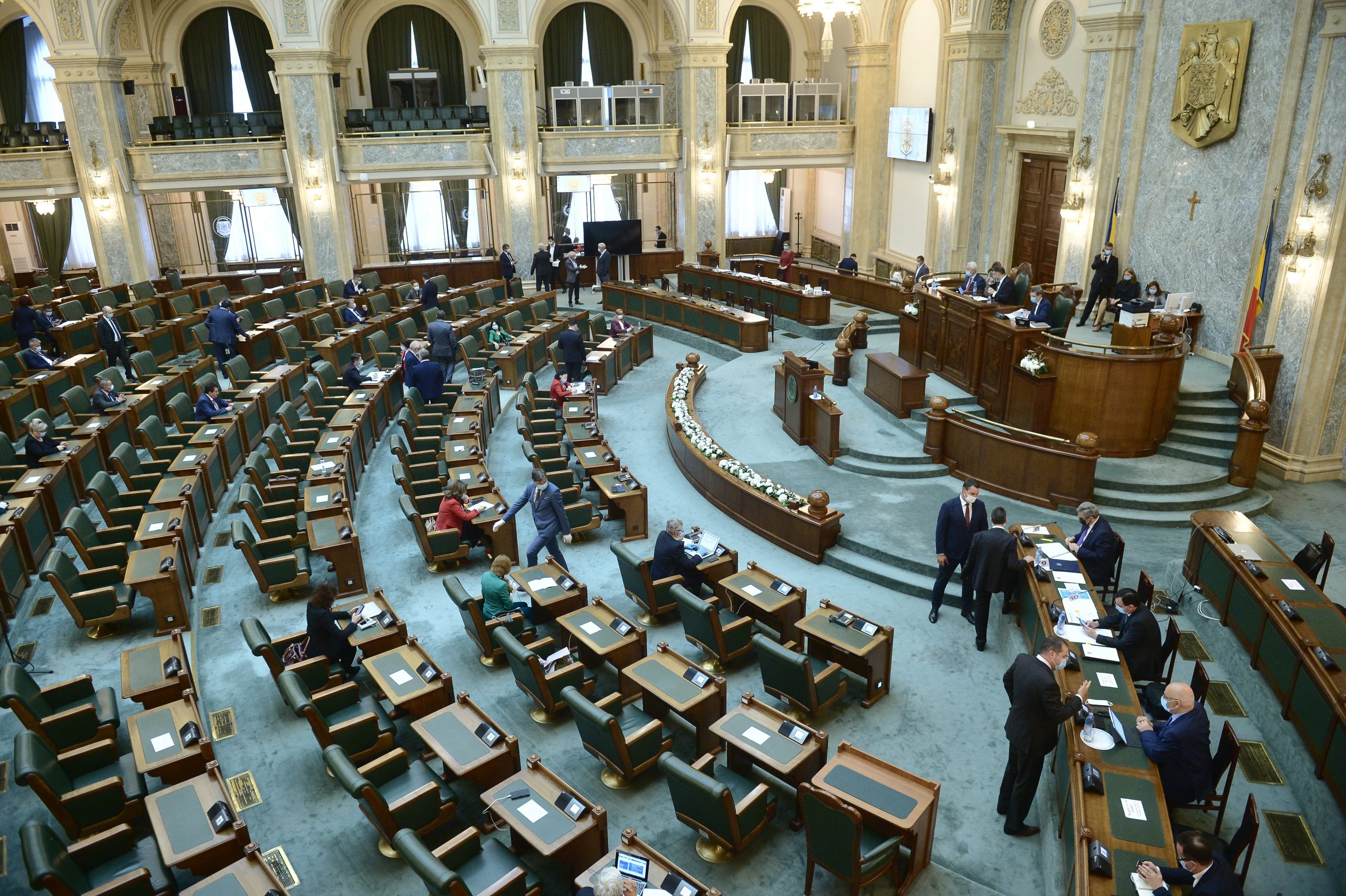 Surse: Guvernul atacă la CCR majorarea pensiilor