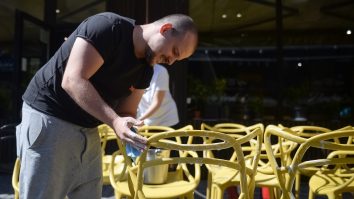 Nu e nevoie să îți dai CNP-ul când faci rezervare pentru a ieși la terasă. Ce spune premierul