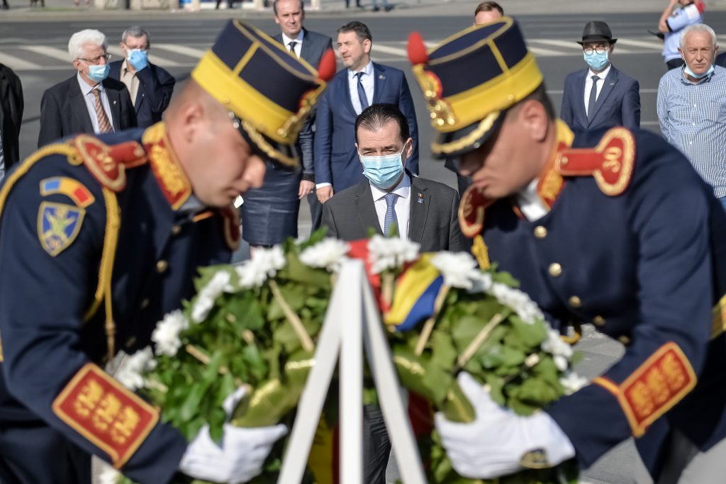 Orban a depus o coroană de flori la monumentul Mineriadei. Declarațiile premierului: „Vinovații nu sunt de găsit“. VIDEO