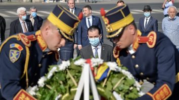 Orban a depus o coroană de flori la monumentul Mineriadei. Declarațiile premierului: „Vinovații nu sunt de găsit“. VIDEO