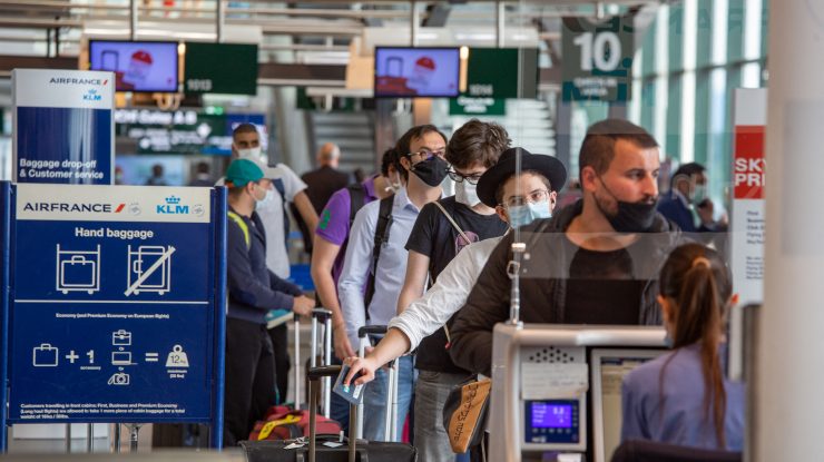 Creștere de 100% față de luna mai la rezervările pentru biletele de avion. Cât plătești dacă vrei în city-break