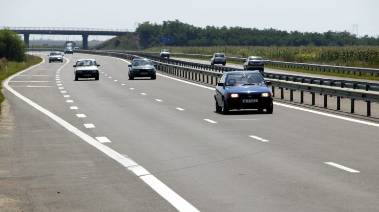 Aglomeraţie pe principalele drumuri care duc spre mare şi munte