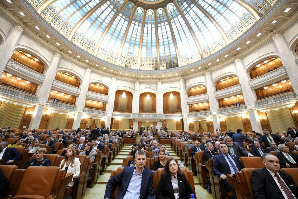 Impozitarea pensiilor speciale cu 85%, votată de Camera Deputaților. Va merge la Klaus Iohannis pentru promulgare. „Suntem cu conștiința împăcată”