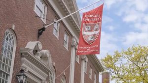 Decizie istorică provocată de coronavirus: Poți intra la Harvard, fără bac