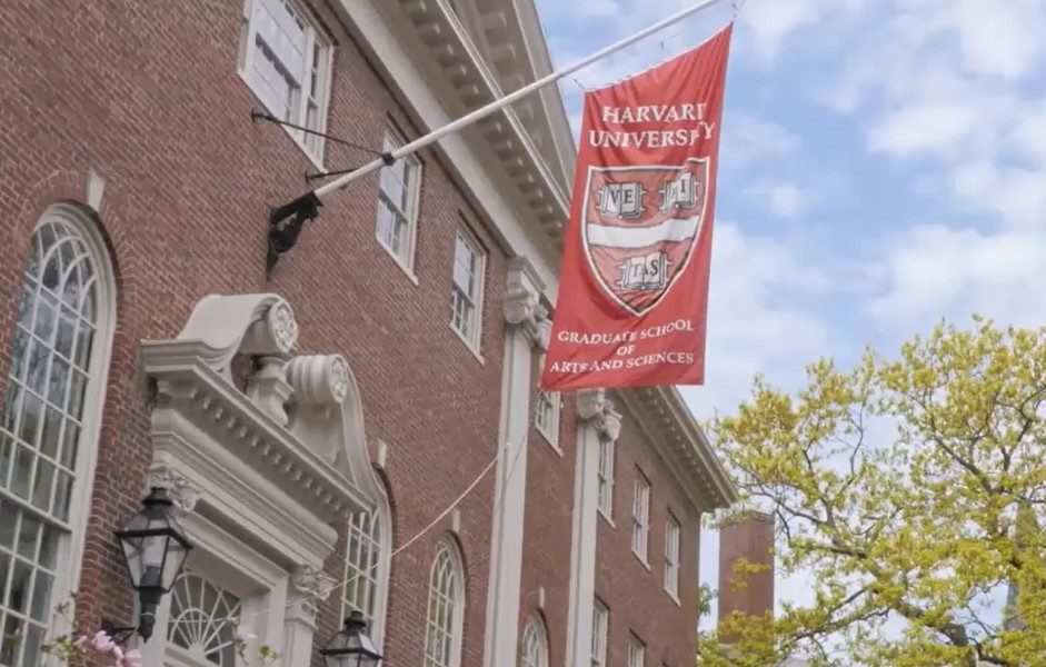 Decizie istorică provocată de coronavirus: Poți intra la Harvard, fără bac