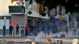 Comunitățile rivale din Dijon s-au luptat pe străzi timp de patru nopți. Localnicii: „Ne-am simțit abandonați de polițiști”