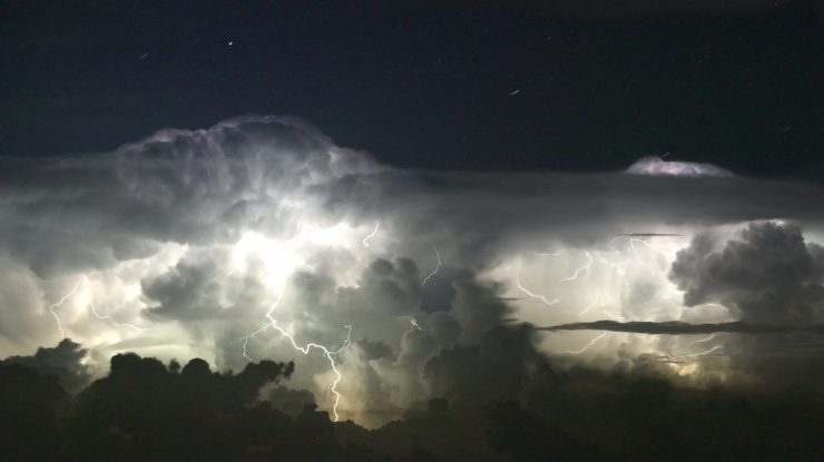 ALERTĂ METEO: Cod portocaliu de furtuni și galben de instabilitate atmosferică în România