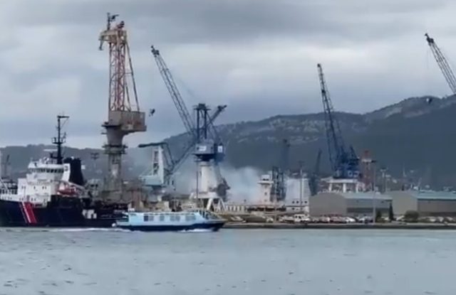 Incendiu la bordul unui submarin nuclear aflat în reparaţii, în Franţa. Mai multe persoane au fost evacuate