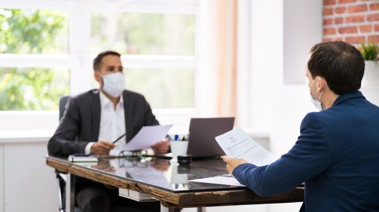 Ministerul Muncii vrea să digitalizeze contractele de muncă, iar tu să scapi de teancurile de acte