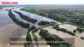 VIDEO Inundații istorice în România: râul Timiș a ieșit din matcă și a făcut prăpăd. Localnicii fac față cu greu dezastrului