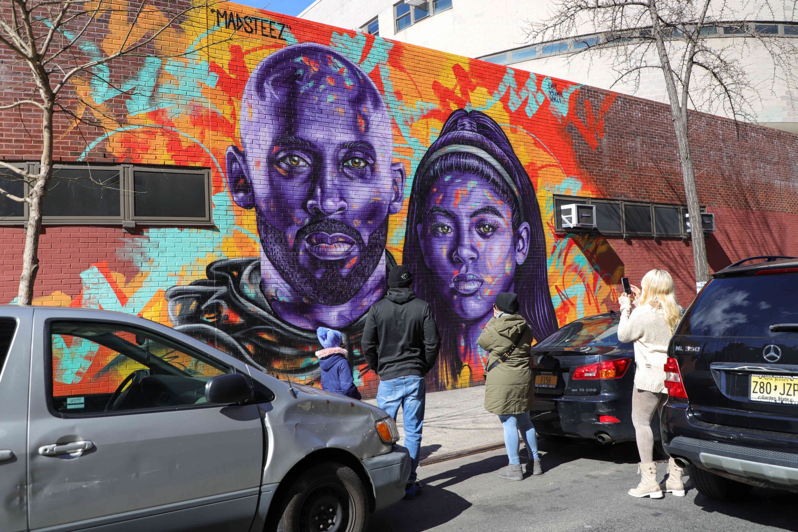 Soția lui Kobe Bryant a dat în judecată familia pilotului care se afla la manșa elicopterului. Pilotul nu este la prima sancțiune de acest fel