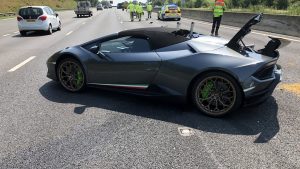 Lamborghini de peste 200.000 de euro, distrus la 20 de minute după ce șoferul l-a scos din showroom