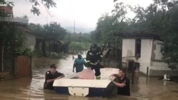 Ploile torențiale din ultimele 24 de ore au inundat sute de curți din 16 județe