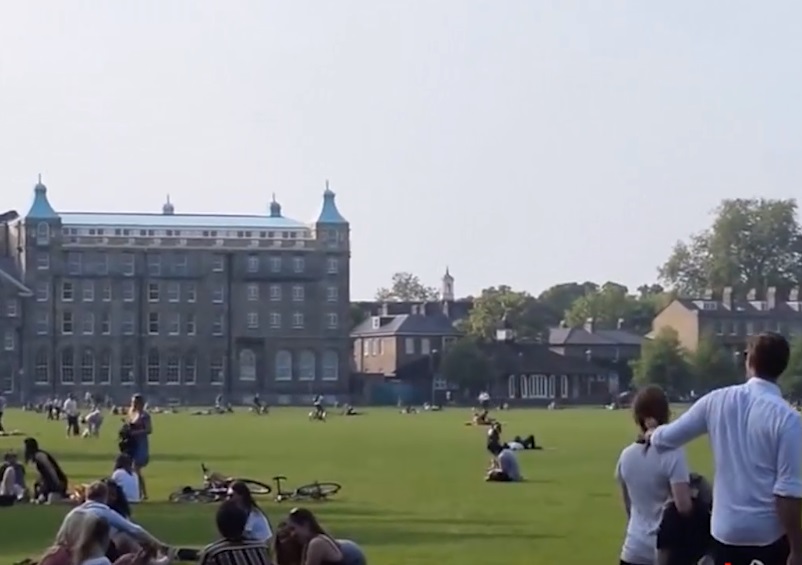 Decizia parlamentului englez care îi afectează pe studenții români din Anglia: „Am fost șocată, mi-a venit să plâng”