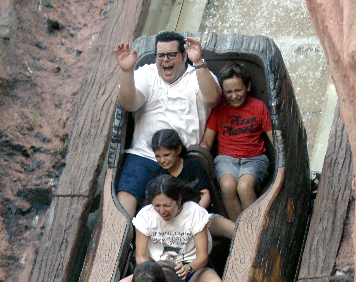 20.000 de activiști BLM schimbă tema unei atracții de la Disneyland, acuzată de rasism. Cu ce va fi înlocuită