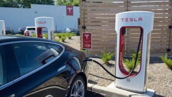 Volkswagen avertizează că producţia de baterii pentru vehiculele electrice este o provocare mai mare decât interzicerea motoarelor cu combustie în UE