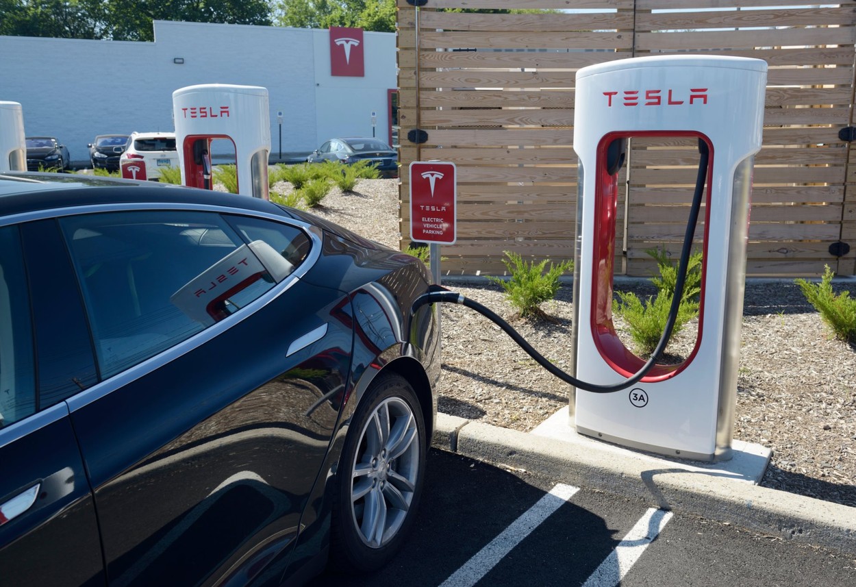 Primul oraș din România unde va fi construit un supercharger Tesla