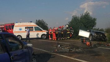 Accident grav în Ialomiţa. O persoană a murit şi alte trei sunt rănite