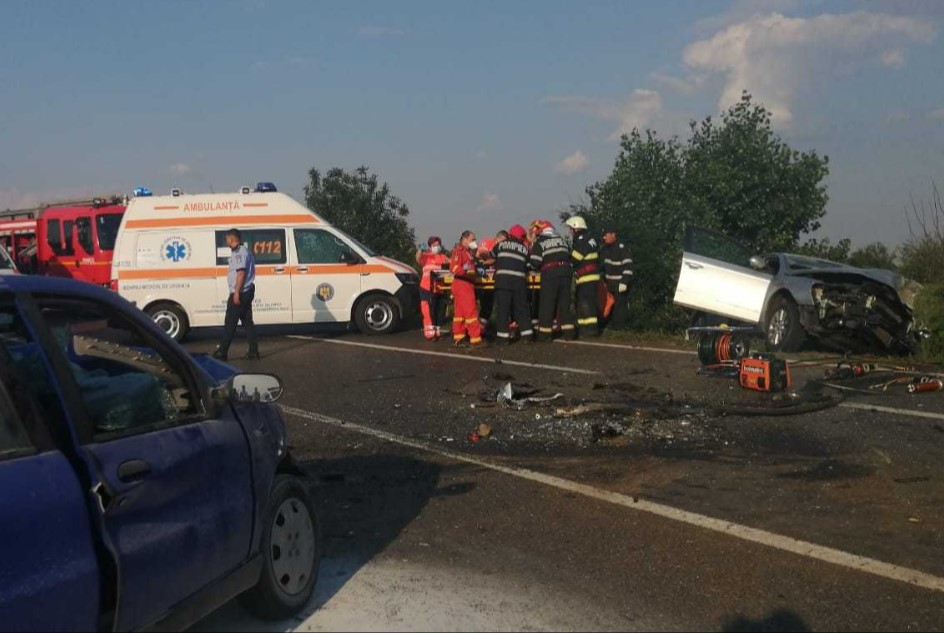 Accident grav în Ialomiţa. O persoană a murit şi alte trei sunt rănite