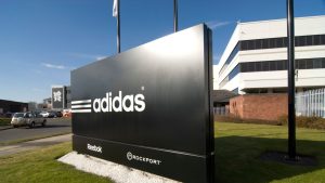 Adidas va crește numărul angajaților de culoare în America de Nord și va dona pentru comunitățile de culoare