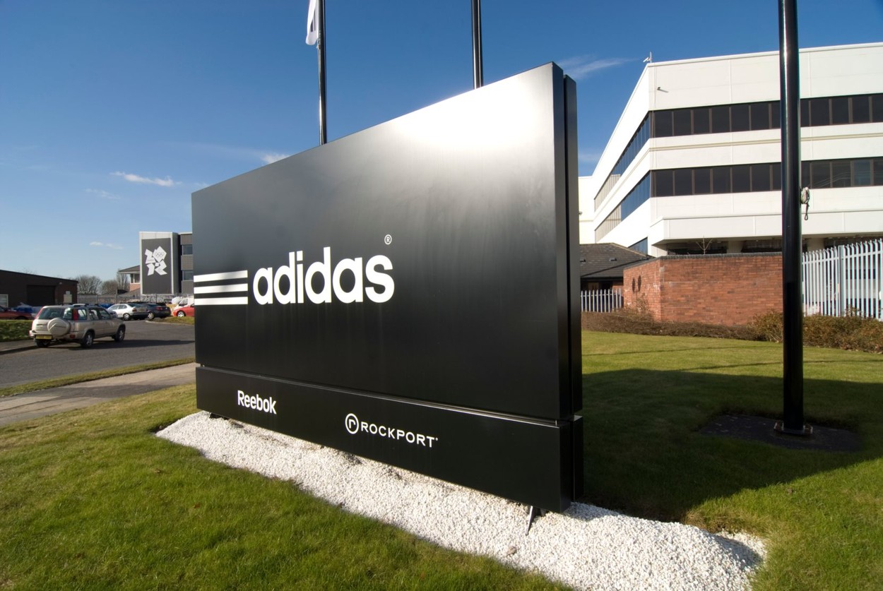 Adidas va crește numărul angajaților de culoare în America de Nord și va dona 20 de milioane de dolari pentru comunitățile de culoare