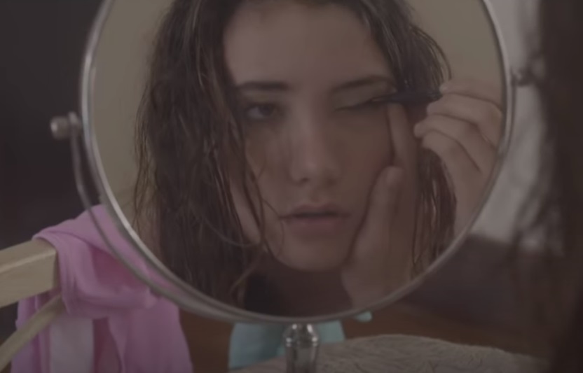 Starul porno Nelly Kent, consilier în educație sexuală: Îmi scriu fetiţe: „De ce mă doare, de ce e pielea roşie?”